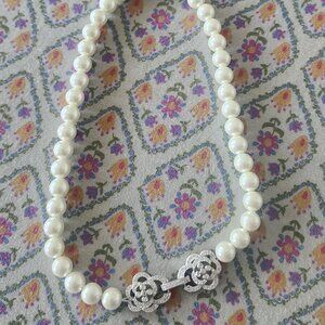 Faux pearl choker